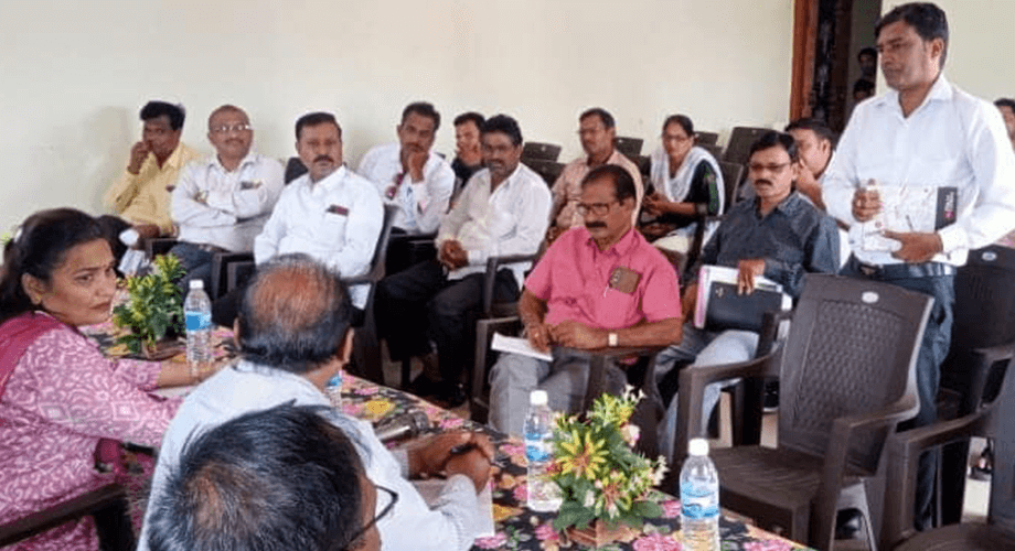 सभापती अवंतिका लेकुरवाळे याच्या उपस्तीथी कामठी ता. अंतर्गत येणाऱ्या ग्राम. तरोडी बु येथील समाज भवन इथे घेण्यात आली आढावा सभा