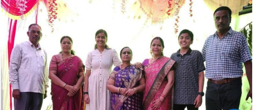 कामठी येथील भूषण नगर इथे राहणारी सिद्धी दुबे इचे भारतीय नौदलात फायटर पायलट मनून निवड