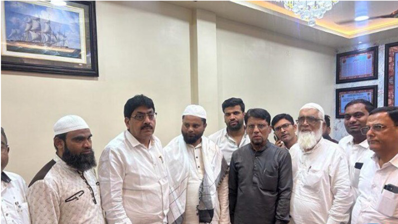 माजी जि. परिषद अध्यक्ष सुरेश भोयर यांनी केले हज यात्रे करुचे स्वागत