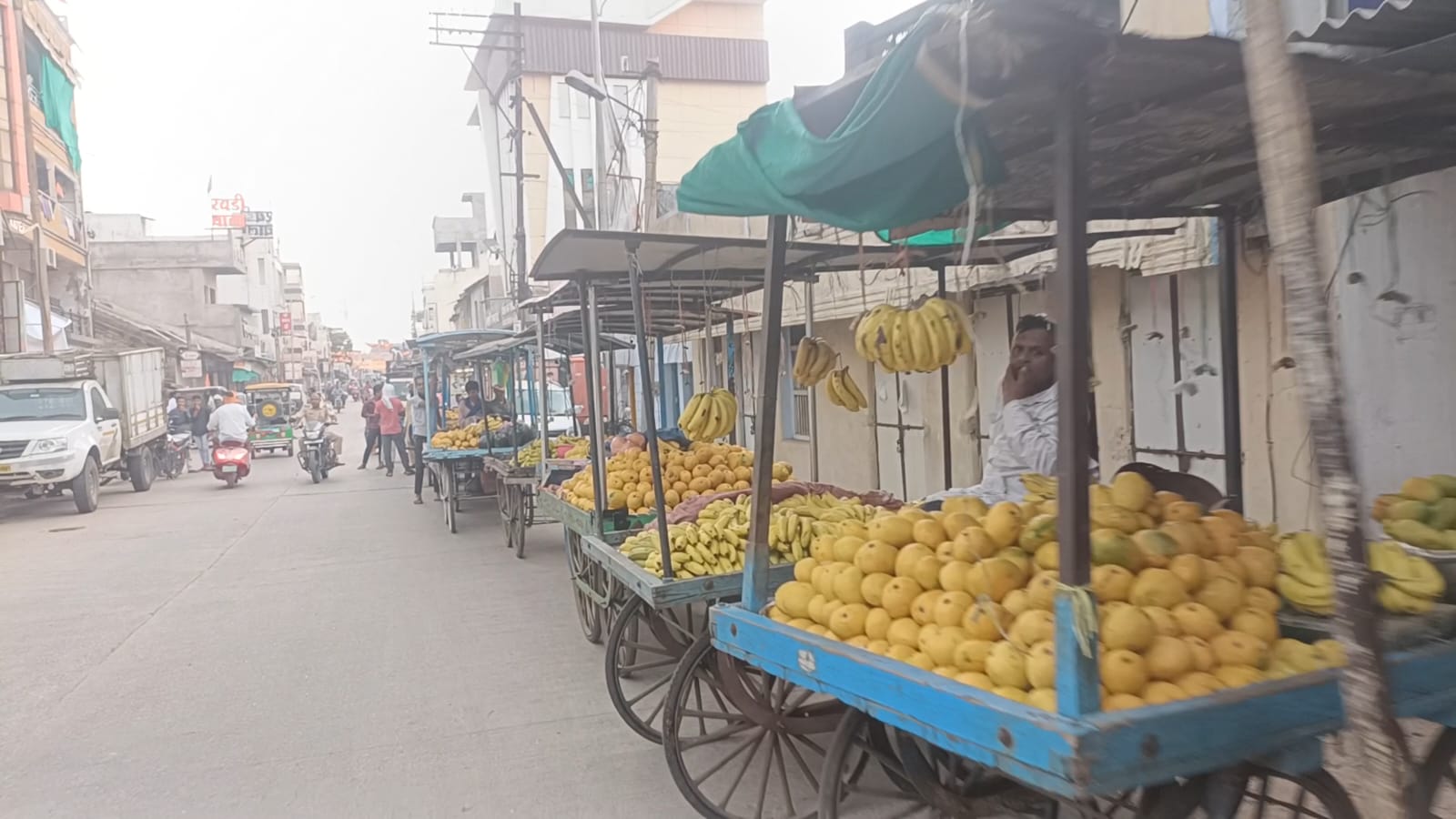 अतिक्रमण हटाते ही हॉकर्स ने किया, कामठी नगर परिषद में लगा दी दुकाने