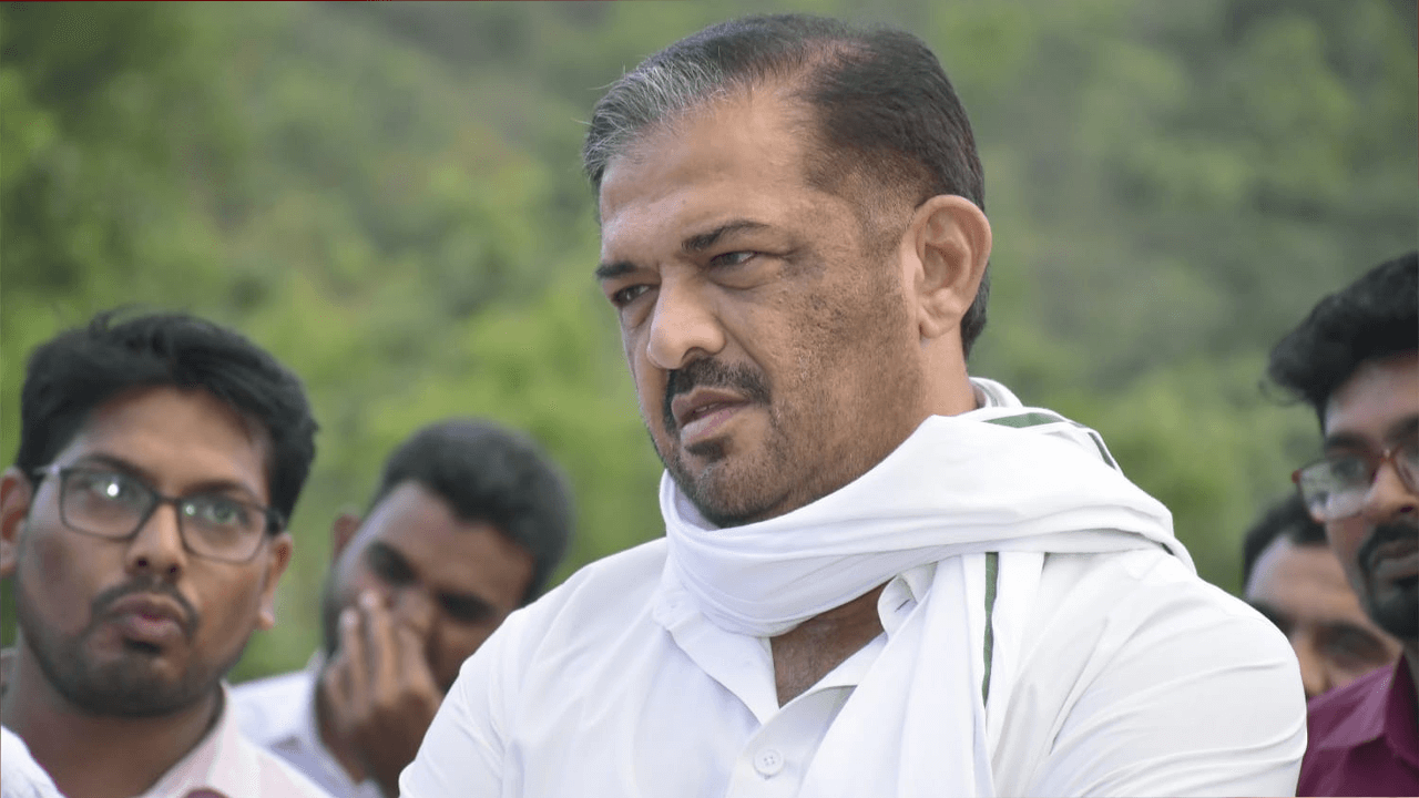 मुंबई हाई कोर्ट से कांग्रेस नेता सुनील केदार को झटका, सजा पर रोक लगाने से इनकार