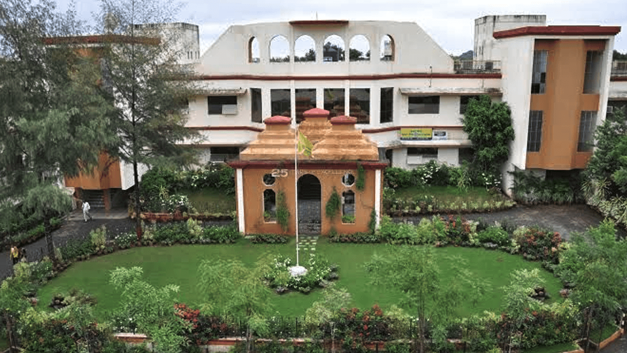 रामदेवबाबा कॉलेज एडमिशन घोटाला: 4.1 लाख की ठगी, पांच पर मामला दर्ज