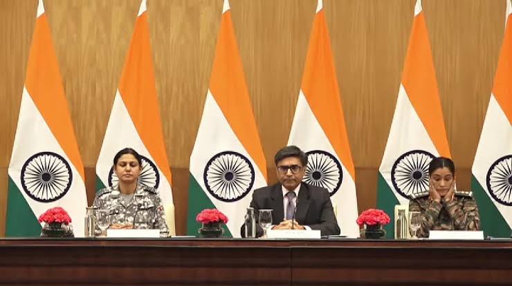 भारत-पाकिस्तान के बीच अचानक युद्धविराम! शाम 5 बजे से बंद हुई सारी सैन्य गतिविधियाँ – जानें क्या हुआ पीछे