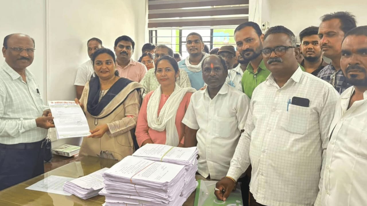 4650 फर्जी वोटर के खिलाफ प्रा. अवंतिका का बड़ा कदम, फॉर्म 7 तहसील में जमा 4650 फर्जी वोटर के खिलाफ प्रा. अवंतिका का बड़ा कदम, फॉर्म 7 तहसील में जमा